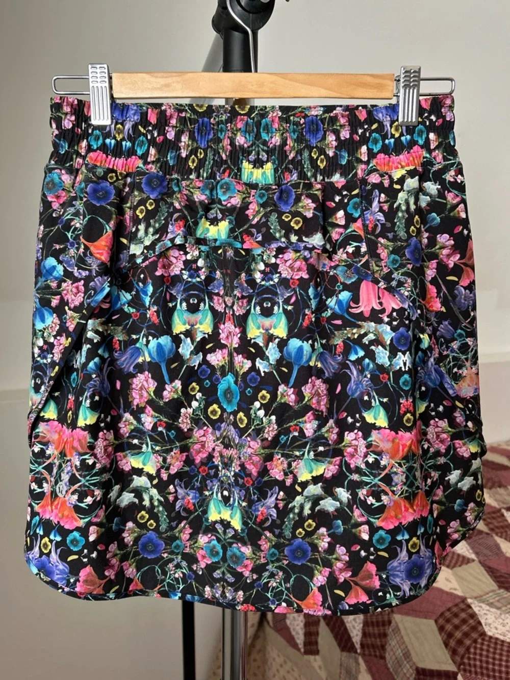 Lululemon Hotty Hot High Rise Skirt 6